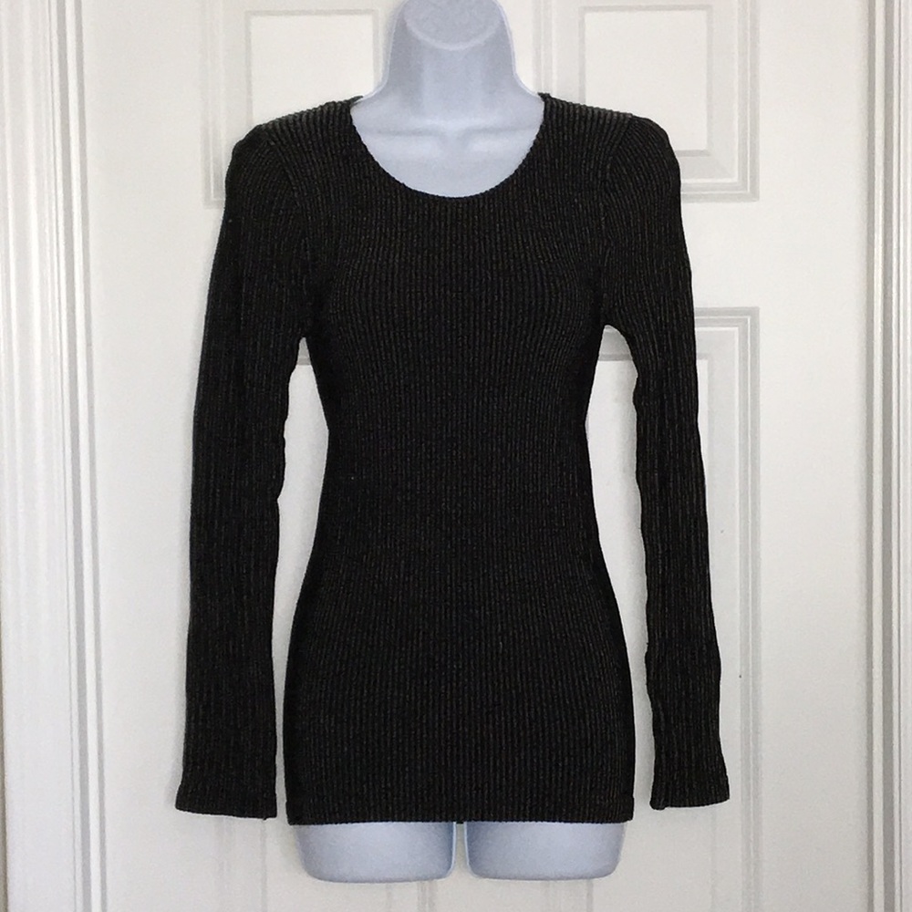 Women’s black and gray stretch shirt